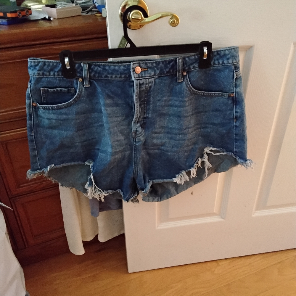 Arizona Jean Company Blue Jean Shorts Frayed Hem